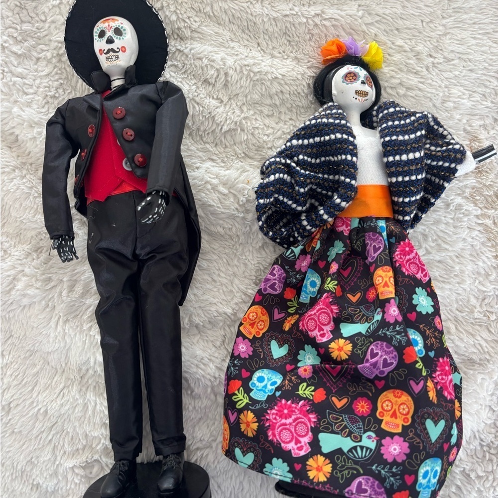 2- Colorful Day of the Dead Figurines Día de los Muertos celebration